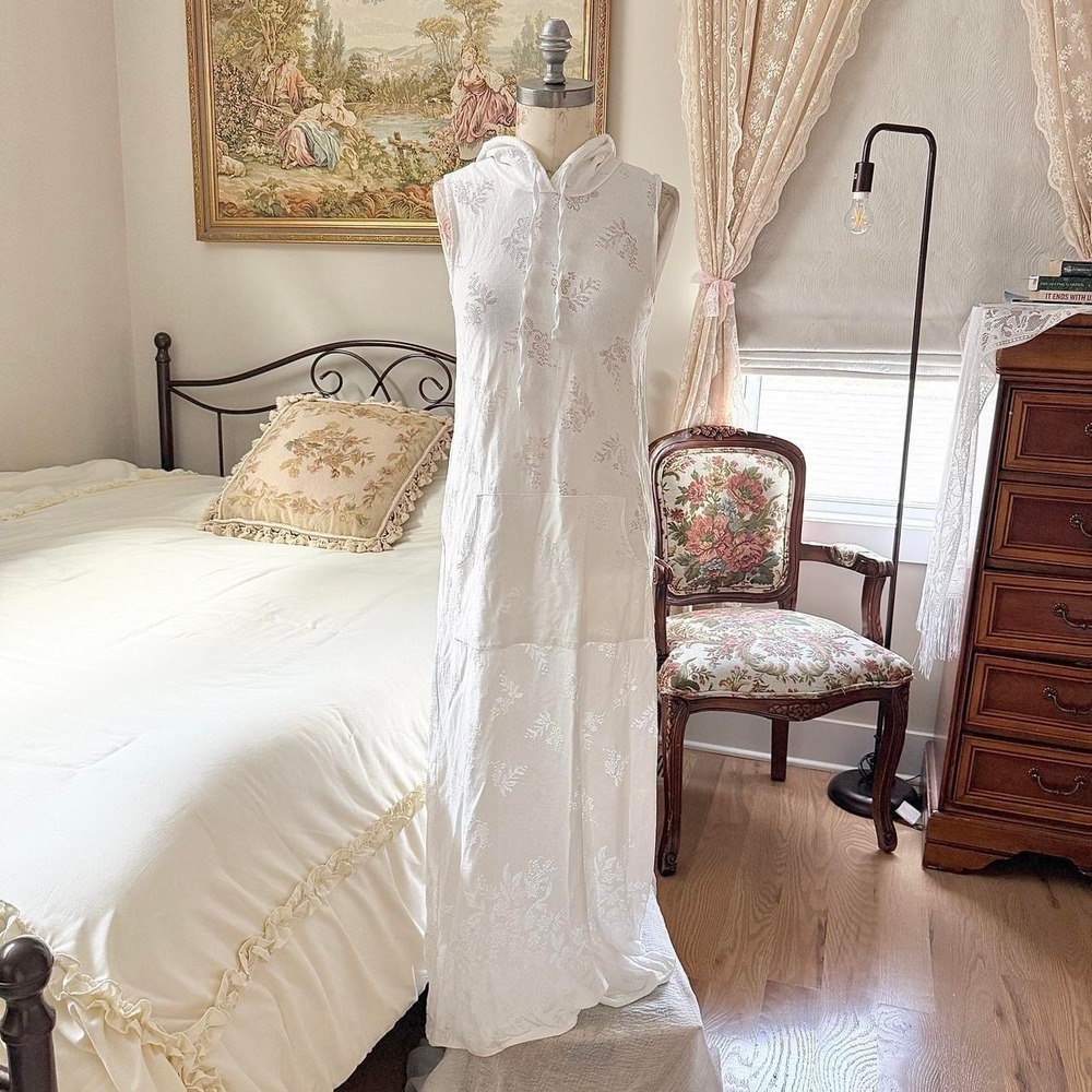 90s Papillon small white floral textured hooded sleeveless maxi dress